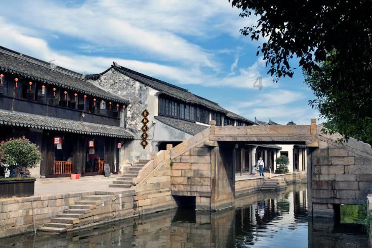 地铁安全员偷闻女乘客头发被停职，他为何要作此举动？游戏画面